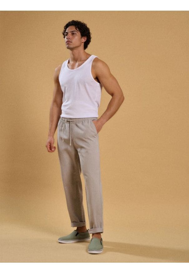 Sinsay - Spodnie chino jogger - zielony. Kolor: zielony