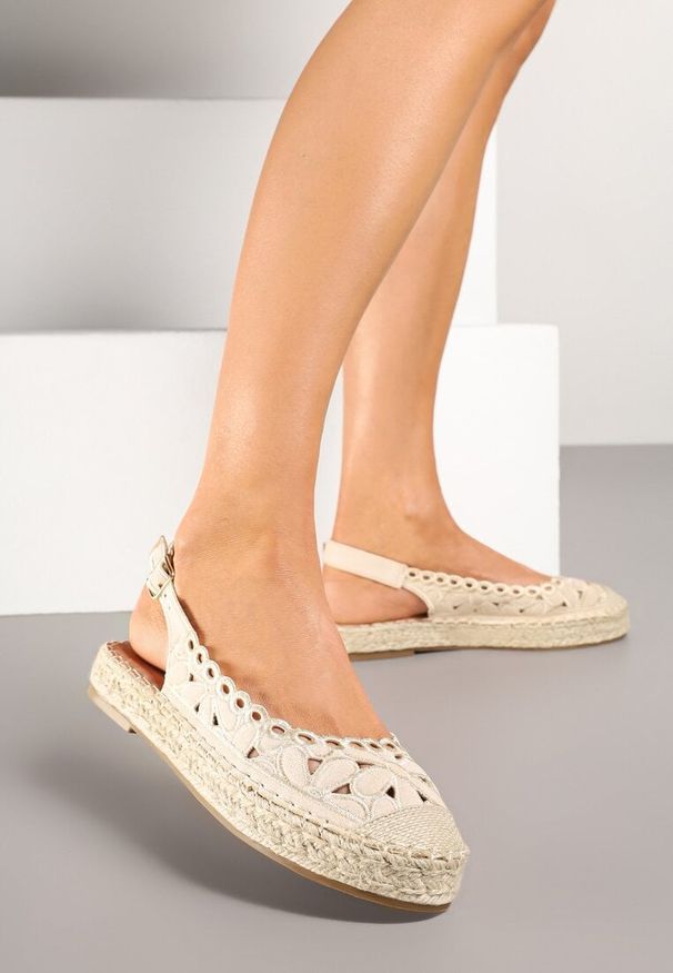 Born2be - Beżowe Sandały Espadryle Slingback z Plecionką i Ażurową Cholewką Loriene. Okazja: na co dzień. Zapięcie: pasek. Kolor: beżowy. Wzór: ażurowy. Obcas: na obcasie. Styl: elegancki, casual. Wysokość obcasa: niski