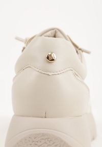 Renee - Beżowe Sneakersy na Platformie z Wkładką ze Skóry Naturalnej i Napisam Haidena. Okazja: na co dzień. Zapięcie: sznurówki. Kolor: beżowy. Materiał: skóra. Wzór: napisy. Obcas: na platformie #4