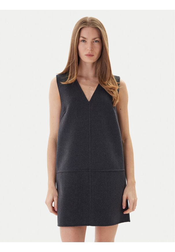 Calvin Klein Sukienka dzianinowa LV044D017G Szary Relaxed Fit. Kolor: szary. Materiał: syntetyk