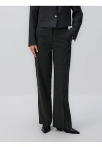 Reserved - Spodnie w prążek - ciemnoszary. Kolor: szary. Materiał: wiskoza, dzianina. Wzór: prążki