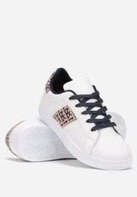 Renee - Biało-Granatowe Sneakersy z Wstawkami Danthe. Kolor: biały. Materiał: jeans #5