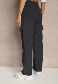 Renee - Granatowe Spodnie Cargo z Bawełną o Szerokim Kroju High Waist Mairiora. Okazja: na co dzień. Stan: podwyższony. Kolor: niebieski. Materiał: bawełna. Styl: casual
