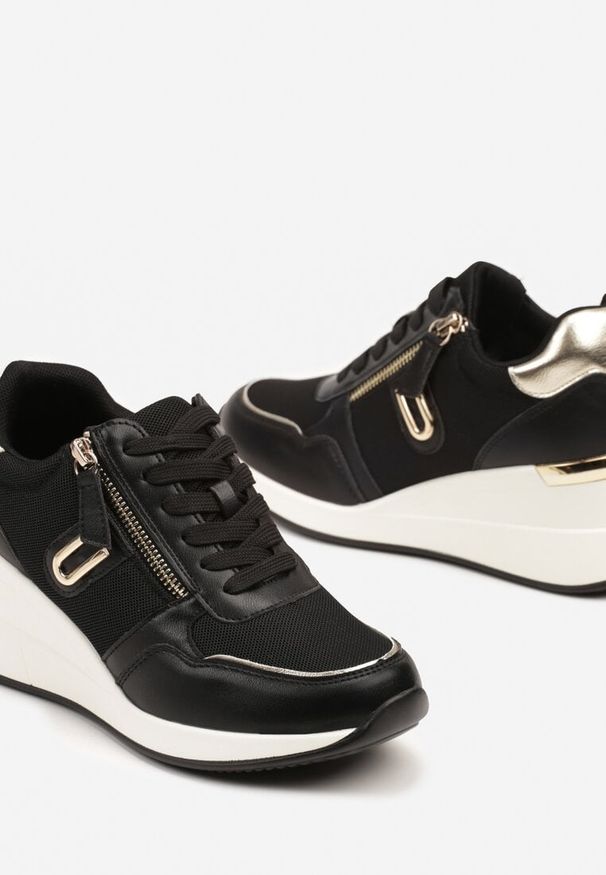 Renee - Czarne Sneakersy na Koturnie z Ozdobnym Zamkiem Błyskawicznym Hanarael. Okazja: na co dzień. Zapięcie: zamek. Kolor: czarny. Materiał: jeans. Obcas: na koturnie