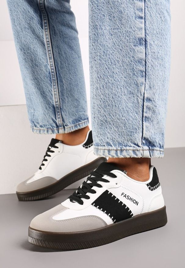 Born2be - Biało-Czarne Sneakersy na Grubej Podeszwie z Kontrastującymi Wstawkami i Wywiniętym Językiem Mirinae. Okazja: na spacer, na co dzień. Nosek buta: okrągły. Zapięcie: sznurówki. Kolor: biały. Materiał: jeans, materiał. Obcas: na obcasie. Wysokość obcasa: niski. Sport: turystyka piesza