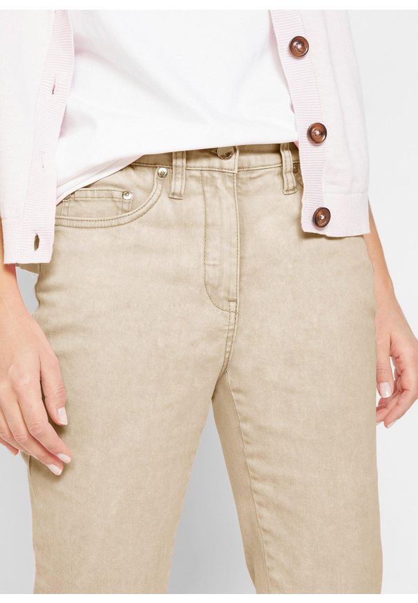 bonprix - "Spodnie twillowe w krótszej długości, z efektem ""used look""". Kolor: beżowy. Długość: krótkie