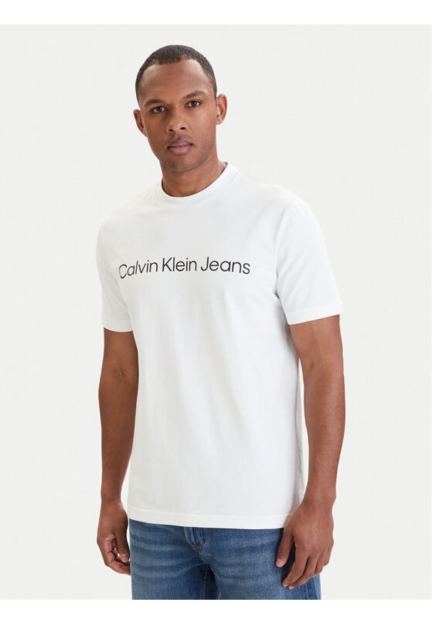 Calvin Klein Jeans T-Shirt LV04RAB810 Biały Regular Fit. Kolor: biały. Materiał: bawełna