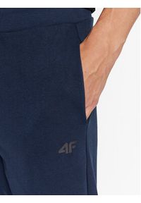 4f - 4F Spodnie dresowe 4FAW23TTROM451 Niebieski Regular Fit. Kolor: niebieski. Materiał: bawełna, dresówka #2