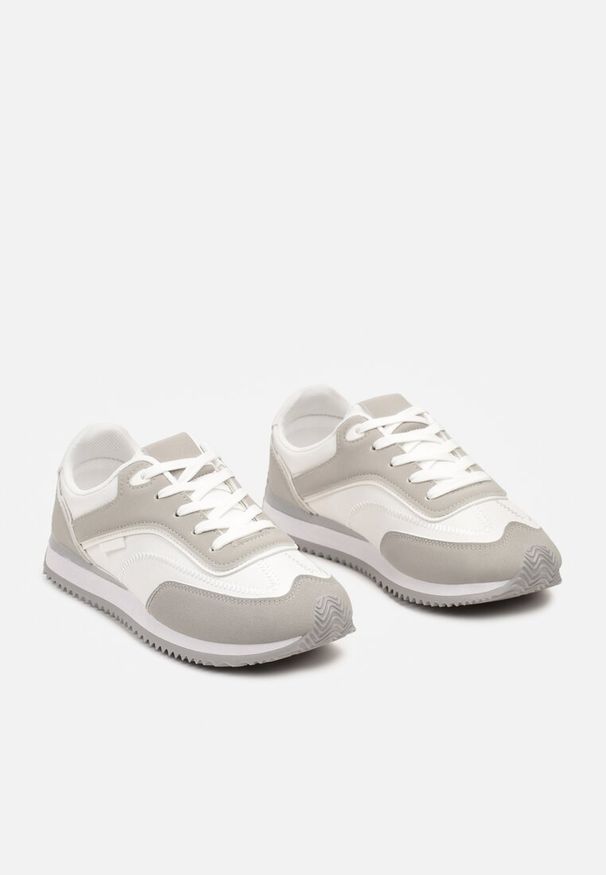Renee - Szare Sneakersy na Płaskiej Podeszwie z Metalicznym Wykończeniem Zelmora. Okazja: na co dzień. Nosek buta: okrągły. Zapięcie: sznurówki. Kolor: biały. Materiał: jeans, materiał. Obcas: na płaskiej podeszwie. Wysokość obcasa: niski