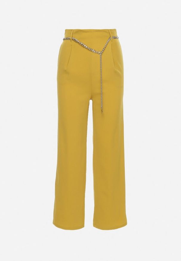 Born2be - Żółte Szerokie Spodnie Zapinane z boku na Suwak z Ozdobnym Łańcuchem Grazioso. Okazja: na spotkanie biznesowe, do pracy. Kolor: żółty. Materiał: satyna. Styl: elegancki, klasyczny, biznesowy