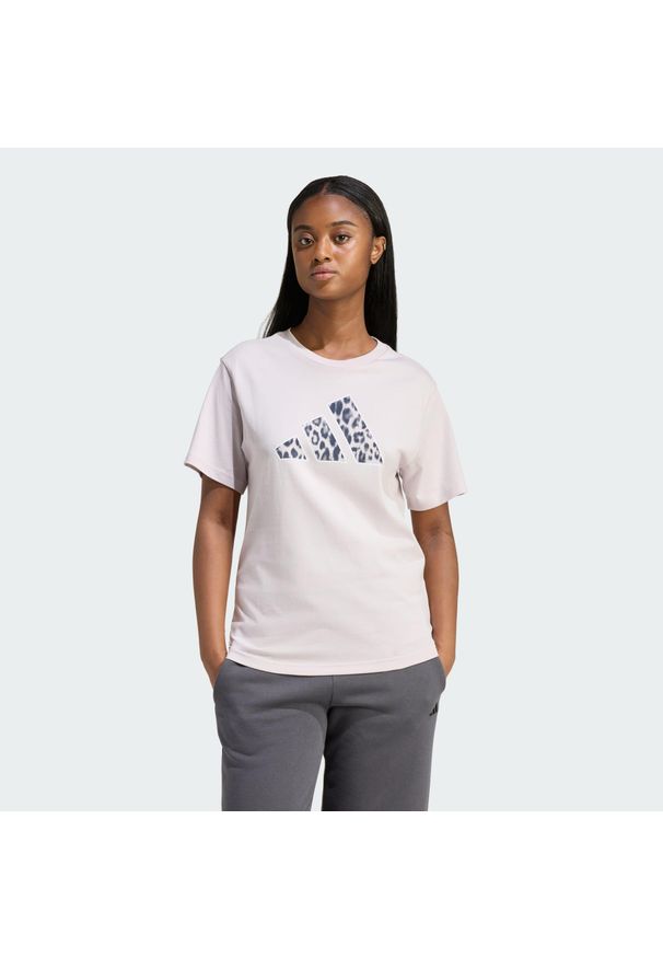 Adidas - Koszulka Animal Graphic. Kolor: fioletowy. Długość rękawa: krótki rękaw. Długość: krótkie. Wzór: nadruk. Sport: fitness