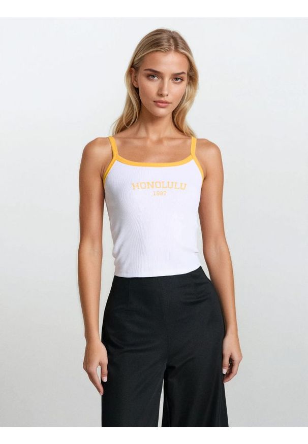 Sinsay - Bawełniany crop top z napisem Honolulu - biały. Kolor: biały. Materiał: bawełna. Wzór: napisy
