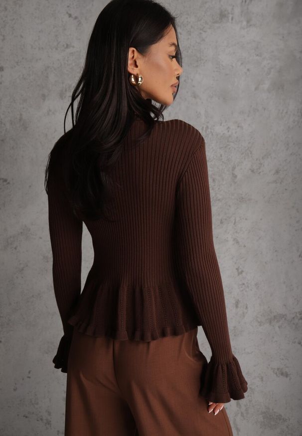 Renee - Brązowy Wiskozowy Kardigan w Prążki z Falbankami i Guzikami z Cyrkoniami Danareia. Okazja: na imprezę, na co dzień. Typ kołnierza: kołnierz z falbankami. Kolor: brązowy. Materiał: wiskoza. Wzór: prążki. Styl: casual