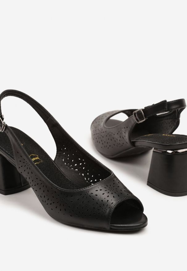 Renee - Czarne Sandały na Słupku Vices ze Skórzaną Wkładką z Ażurową Cholewką Iffiona. Okazja: na co dzień, do pracy, na spotkanie biznesowe. Zapięcie: sprzączka. Kolor: czarny. Materiał: skóra. Wzór: ażurowy. Sezon: lato. Obcas: na słupku. Styl: casual, biznesowy, elegancki