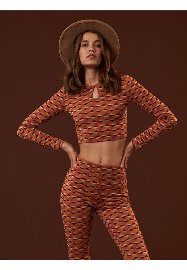 Sinsay - Crop top ze wzorem - wielobarwny. Styl: retro