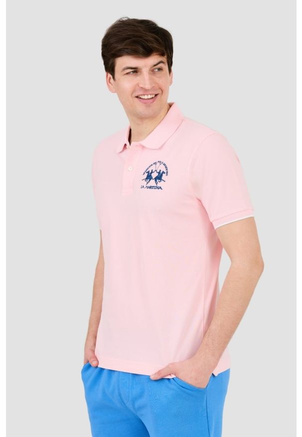 La Martina - LA MARTINA Różowe męskie polo z dużym logo, Rozmiar XL. Typ kołnierza: polo. Kolor: różowy