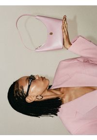 Kazar - Czarne okulary przeciwsłoneczne o prostokątnym kształcie. Kształt: prostokątne. Kolor: czarny. Materiał: materiał #2