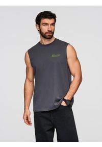 Ombre Clothing - Bawełniana męska koszulka bez rękawów TANK TOP - grafitowa V2 - Rozmiar: XXL. Okazja: na co dzień, na plażę. Kolor: szary. Materiał: bawełna. Długość rękawa: bez rękawów. Wzór: nadruk. Sezon: lato. Styl: casual #1