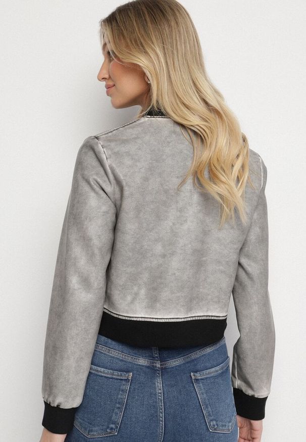 Born2be - Ciemnoszara Kurtka o Kroju Bomberki z Imitacji Skóry Arivllia. Okazja: na co dzień. Kolor: szary. Materiał: skóra. Styl: casual, elegancki