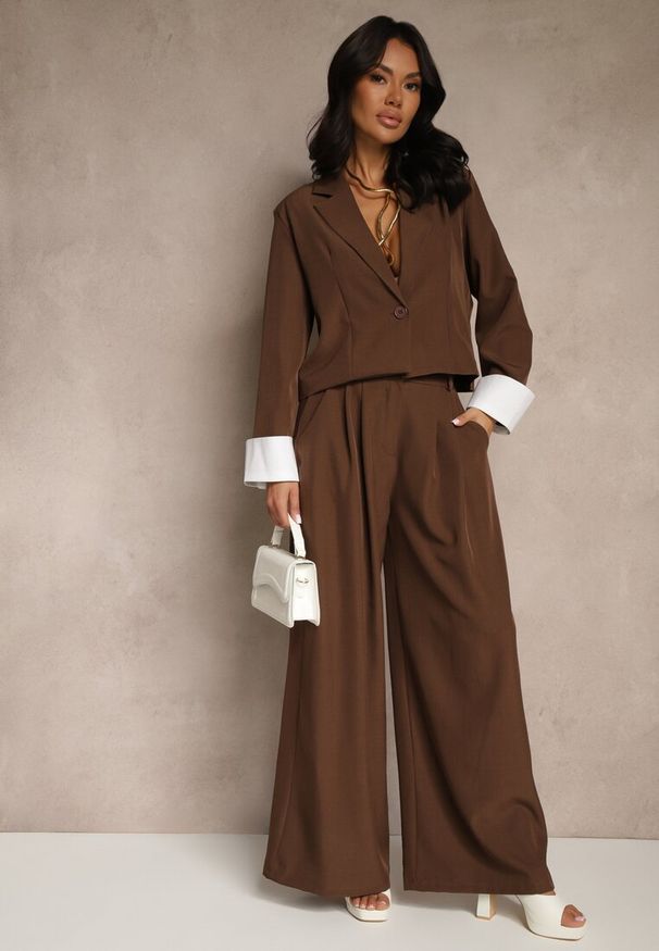 Renee - Brązowy Garniturowy Komplet Marynarka i Spodnie z Kontrastującymi Zdobieniami Davirielle. Kolor: brązowy. Wzór: aplikacja