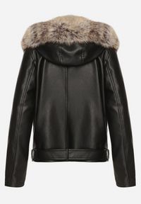 Born2be - Czarna Kurtka Ramoneska z Odpinanym Kapturem i Futrem Aplonna. Kolor: czarny. Materiał: futro. Sezon: zima, jesień. Styl: klasyczny #2