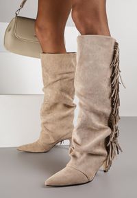 Renee - Ciemnobeżowe Kozaki na Szpilce w Stylu Boho Ozdobione Frędzlami Mevinavia. Okazja: na co dzień. Kolor: beżowy. Materiał: jeans. Wzór: aplikacja. Sezon: lato. Obcas: na szpilce. Styl: boho