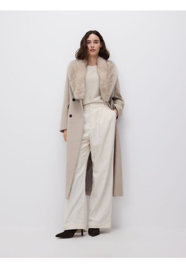 Reserved - Płaszcz z dodatkiem wełny - beżowy. Kolor: beżowy. Materiał: wełna