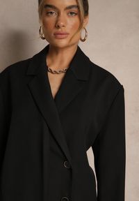 Renee - Czarna Marynarka o Pudełkowym Kroju Usztywnionymi Ramionami Sonarieta. Okazja: na co dzień. Kolor: czarny. Styl: elegancki, casual #5