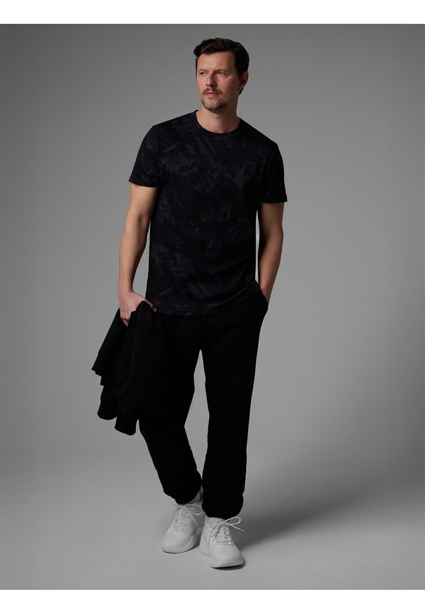 4f - 4F T-shirt regular z nadrukiem męski 4F x Robert Lewandowski - czarny S. Okazja: na co dzień. Kolor: czarny. Materiał: bawełna, materiał. Wzór: nadruk. Styl: casual, sportowy