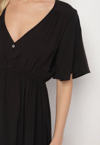 Born2be - Czarna Bawełniana Sukienka o Rozkloszowanym Fasonie Liranelle. Okazja: na co dzień. Typ kołnierza: dekolt w kształcie V. Kolor: czarny. Materiał: bawełna. Długość rękawa: krótki rękaw. Sezon: lato. Typ sukienki: rozkloszowane. Styl: casual, elegancki #4