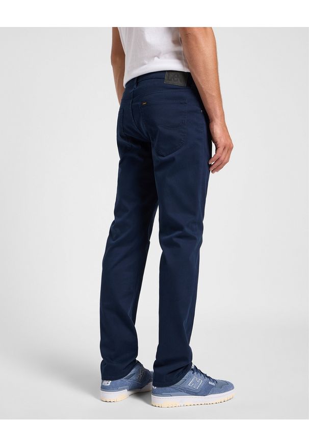 Lee - MESKIE SPODNIE MATERIALOWE LEE DAREN ZIP FLY RIVET NAVY 112363965