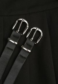 Renee - Czarna Rozkloszowana Spódnica z Bawełny z Paskami ze Sprzączkami Bayla. Okazja: na co dzień, na spotkanie biznesowe. Kolor: czarny. Materiał: bawełna. Styl: biznesowy, elegancki, casual, klasyczny, sportowy #7