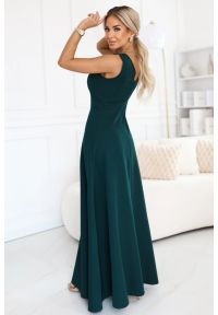 Numoco - Długa sukienka wieczorowa rozkloszowana butelkowa zieleń. Okazja: na studniówkę, na ślub cywilny, na wesele, na imprezę. Styl: wizytowy. Długość: maxi #4