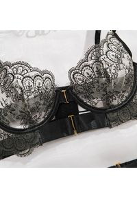 Intica - Zestaw bielizny z koronkowym haftem na romantyczne wieczory Ivey. Kolor: czerwony. Materiał: koronka. Wzór: haft #10