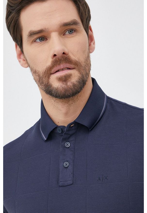 Armani Exchange Polo bawełniane kolor granatowy gładki. Okazja: na co dzień. Typ kołnierza: polo. Kolor: niebieski. Materiał: bawełna. Długość: krótkie. Wzór: gładki. Styl: casual