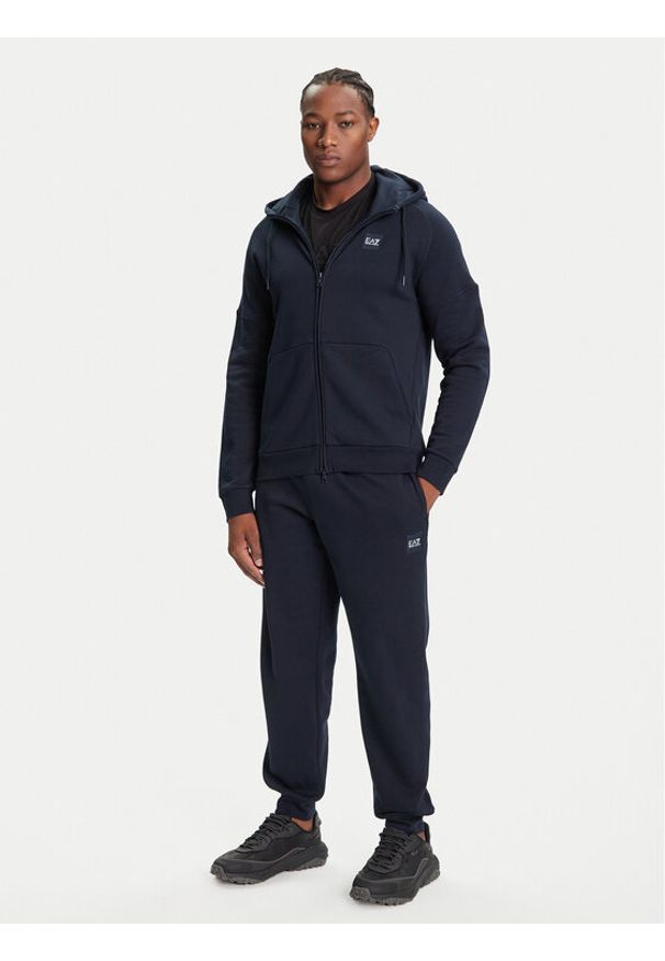 EA7 Emporio Armani Dres 7M000914 AF10377 UB102 Granatowy Modern Fit. Kolor: niebieski. Materiał: bawełna