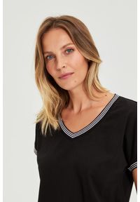 MOODO - Bluzka z bawełny czarna. Kolor: czarny. Materiał: bawełna #1