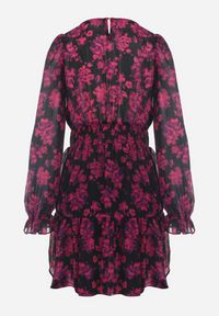 Born2be - Różowa Rozkloszowana Mini Sukienka w Kwiaty Ozdobiona Falbankami Jumiza. Typ kołnierza: kołnierz z falbankami. Kolor: różowy. Wzór: aplikacja, kwiaty. Długość: mini #6