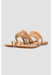 Michael Kors - MICHAEL KORS Brązowe klapki Alma Flat Sandal. Kolor: brązowy