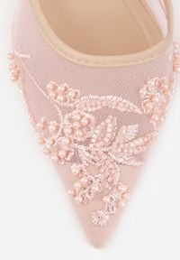 Renee - Różowe Szpilki VICES Slingback z Noskami w Szpic Ozdobionymi Haftem i Koralikami Laraidina. Zapięcie: pasek. Kolor: różowy. Materiał: satyna. Wzór: haft, aplikacja. Obcas: na szpilce #3
