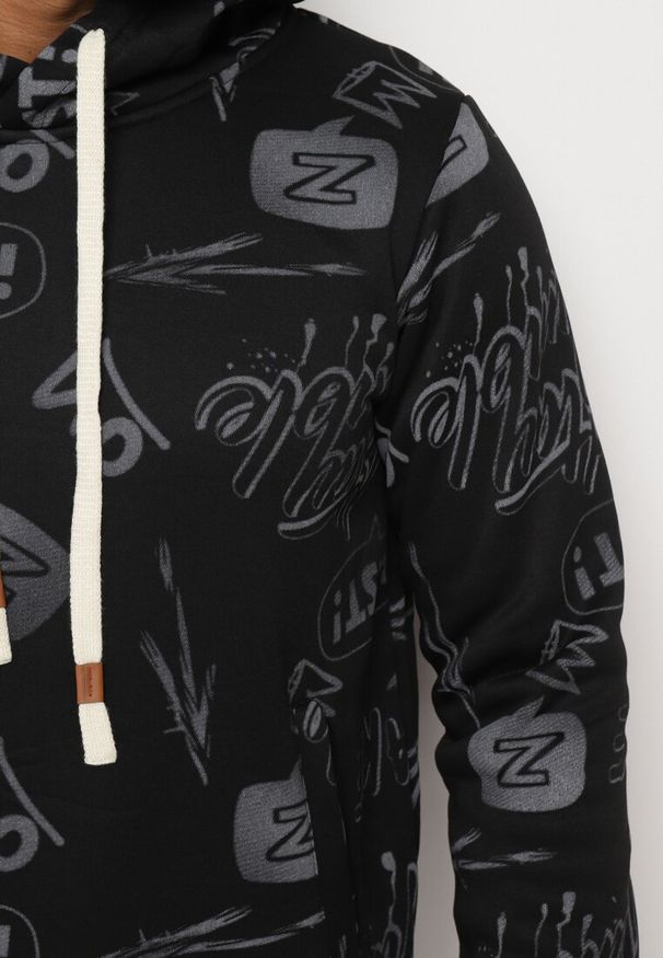 Born2be - Czarna Bluza z Bawełną i Kapturem Ozdobiona Abstrakcyjnym Wzorem Arsolea. Okazja: na co dzień, na spotkanie biznesowe. Typ kołnierza: kaptur. Kolor: czarny. Materiał: bawełna. Długość rękawa: długi rękaw. Długość: długie. Wzór: aplikacja. Styl: biznesowy, klasyczny, elegancki, casual