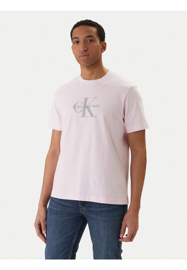 Calvin Klein Jeans T-Shirt Hero Monologo LV04RB862G Różowy Regular Fit. Kolor: różowy. Materiał: bawełna