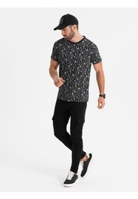 Ombre Clothing - Bawełniana koszulka z nadrukiem i okrągłym dekoltem – czarna V2 - Rozmiar: L. Okazja: na co dzień. Kolor: czarny. Materiał: bawełna. Długość rękawa: krótki rękaw. Długość: krótkie. Wzór: nadruk. Styl: klasyczny, casual #7