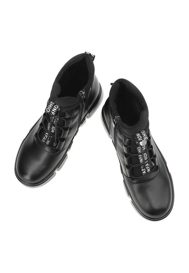 Czarne Botki Filippo Modne Obuwie Damskie. Okazja: na co dzień. Zapięcie: sznurówki. Kolor: czarny. Materiał: guma, skóra. Wzór: nadruk. Styl: casual, elegancki