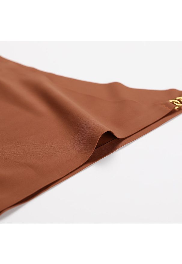 Intica - Tangi bezszwowe z ozdobną klamrą na co dzień i okazje Vicki. Kolor: czarny. Materiał: materiał