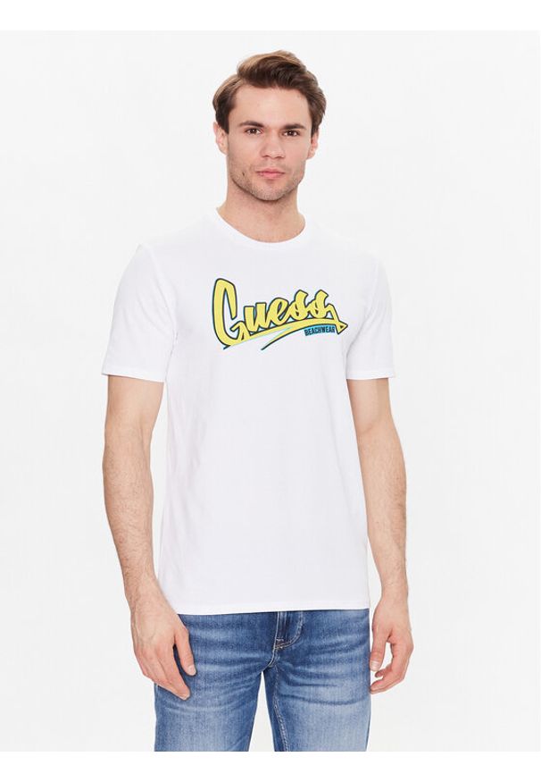 Guess T-Shirt F3GI10 J1314 Biały Regular Fit. Kolor: biały. Materiał: bawełna