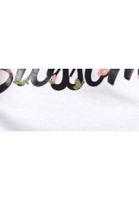 TOP SECRET - T-shirt damski z napisem. Kolor: biały. Materiał: tkanina. Długość rękawa: krótki rękaw. Długość: krótkie. Wzór: napisy. Sezon: lato. Styl: klasyczny #3