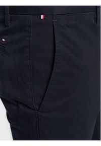 TOMMY HILFIGER - Tommy Hilfiger Chinosy Core Bleecker MW0MW28883 Granatowy Slim Fit. Kolor: niebieski. Materiał: bawełna #3