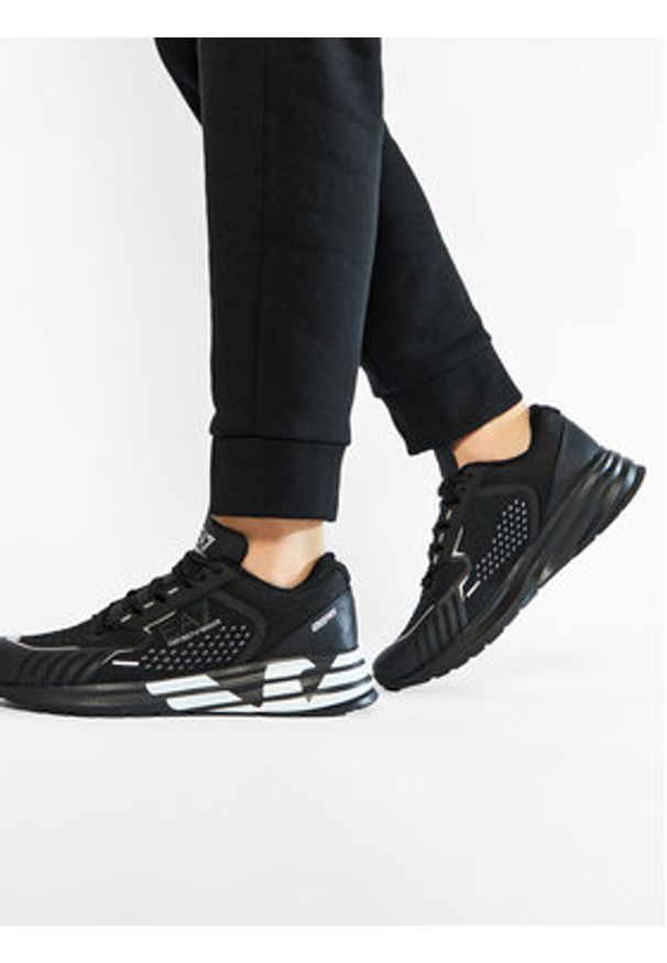 EA7 Emporio Armani Sneakersy X8X094 XK239 A120 Czarny. Kolor: czarny. Materiał: materiał