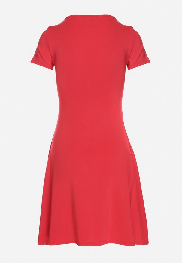 Born2be - Czerwona Rozkloszowana Sukienka z Wiskozą i Kwadratowym Dekoltem Milirella. Okazja: na co dzień. Typ kołnierza: dekolt kwadratowy. Kolor: czerwony. Materiał: wiskoza. Styl: casual, elegancki, klasyczny